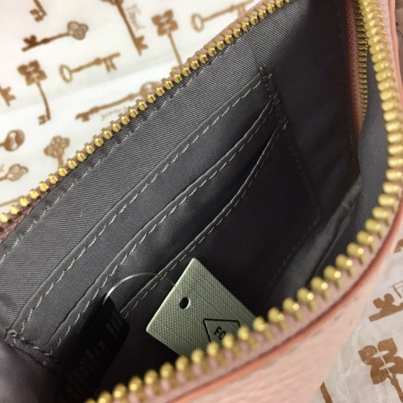 Fossil Pebbled Leather Tara Wristlet in Dusty Rose - Picture 5 of 6